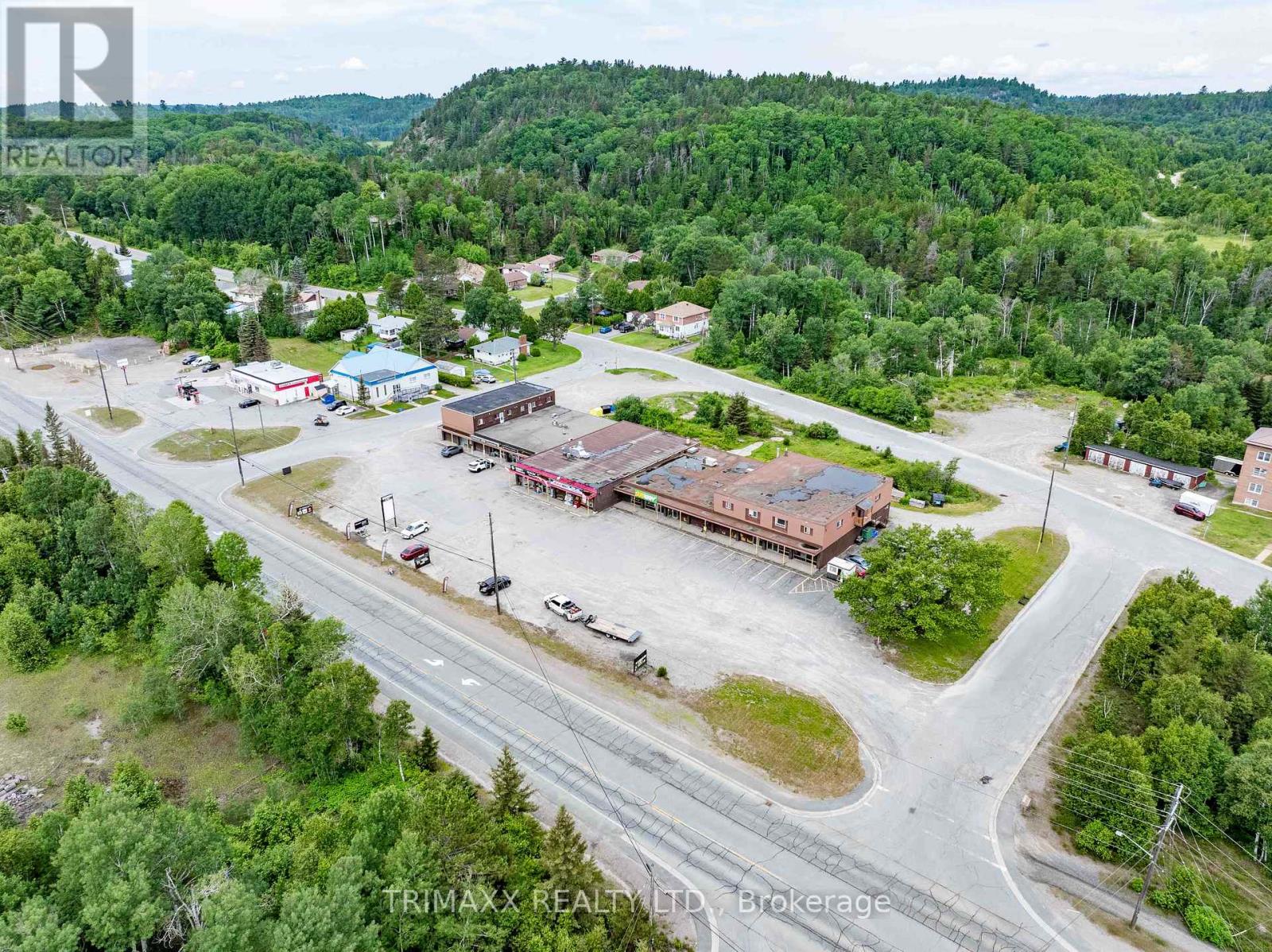 Photo 10 of 8 9 6 Regional Road, Greater Sudbury ON