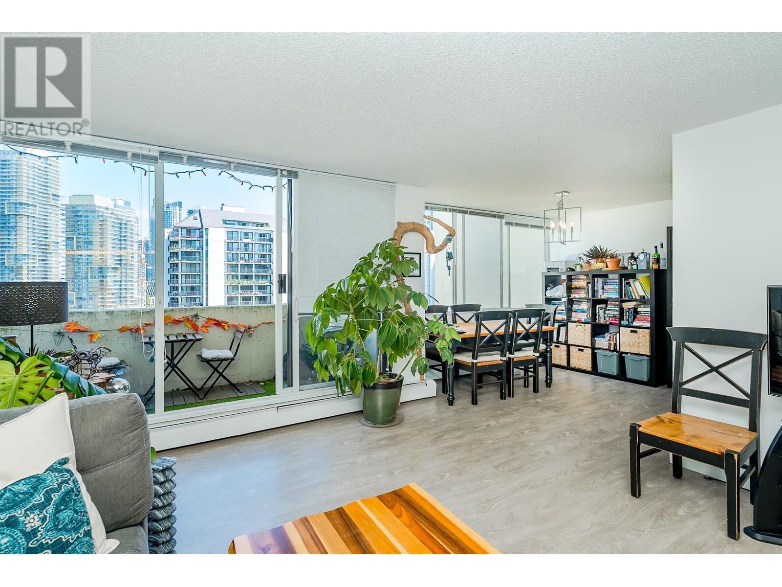 Photo 4 of 1204 4105 Maywood Street, Burnaby BC