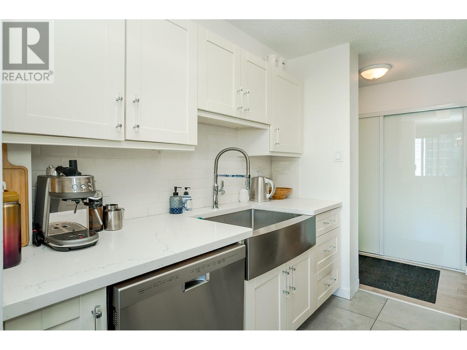 Photo 8 of 1204 4105 Maywood Street, Burnaby BC