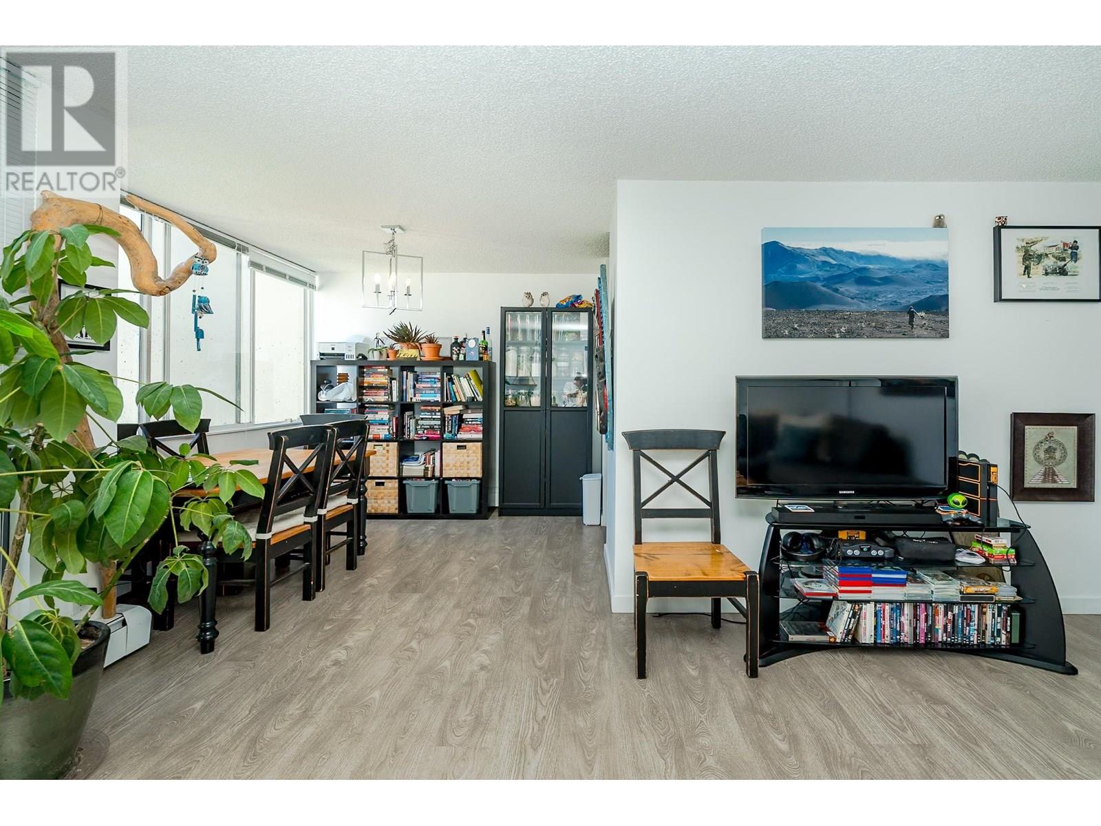 Photo 3 of 1204 4105 Maywood Street, Burnaby BC