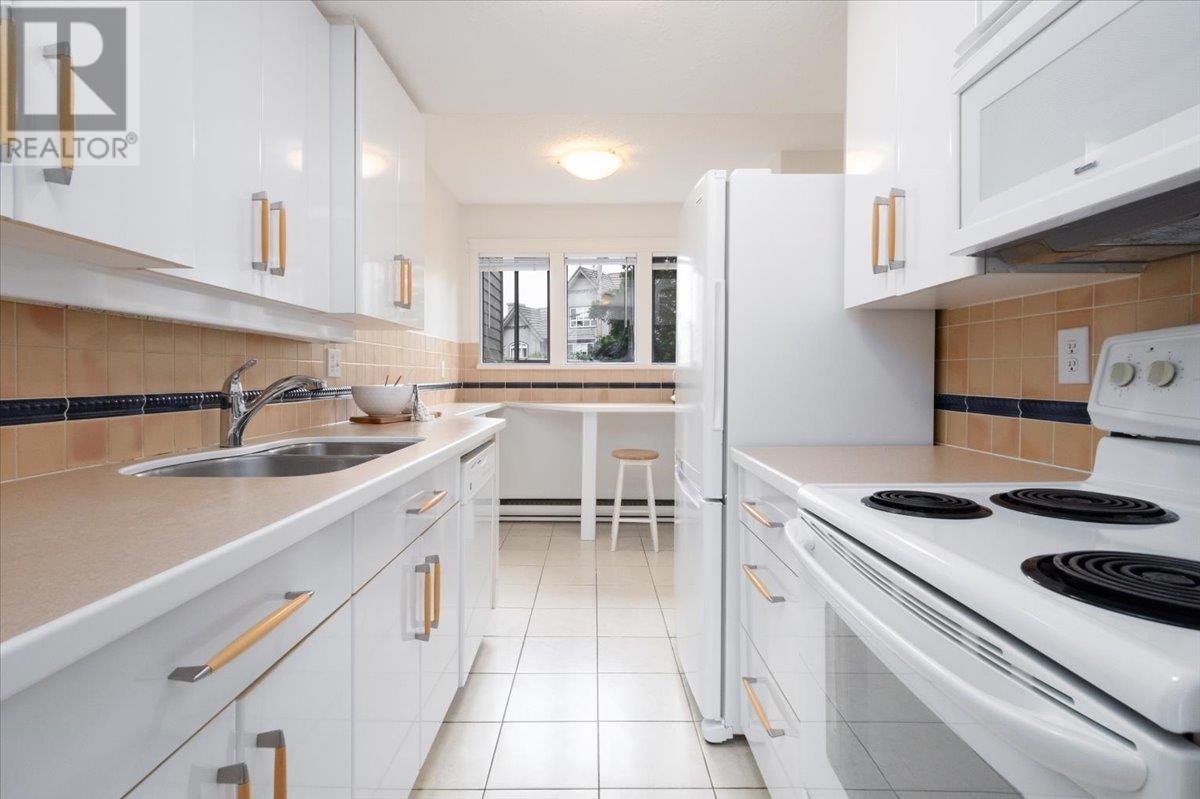 Photo 8 of 6 251 W 14th Street, North Vancouver BC
