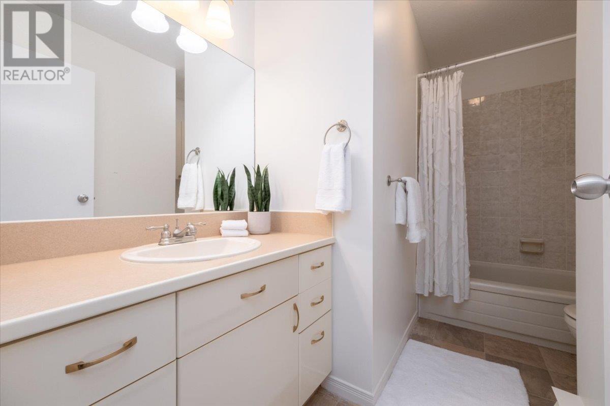 Photo 21 of 6 251 W 14th Street, North Vancouver BC