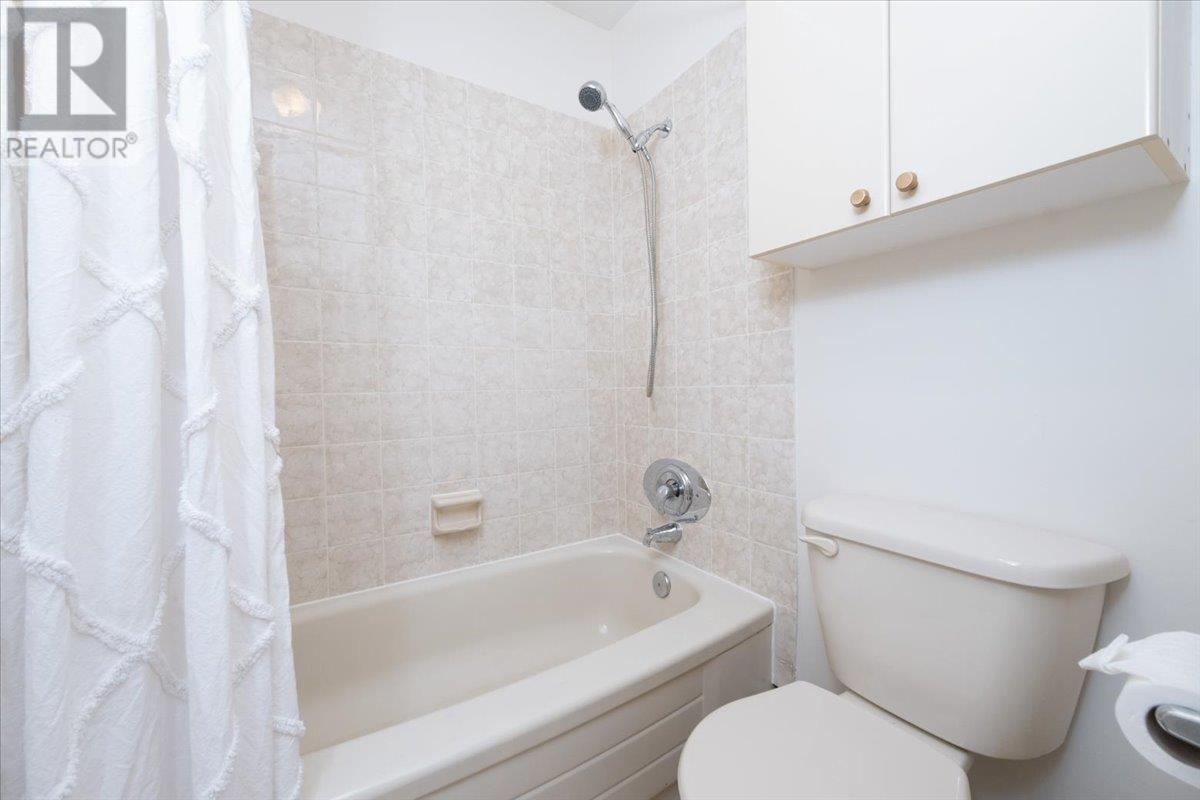 Photo 23 of 6 251 W 14th Street, North Vancouver BC
