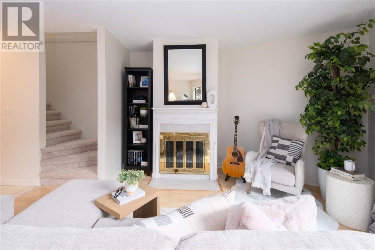 Photo 5 of 6 251 W 14th Street, North Vancouver BC