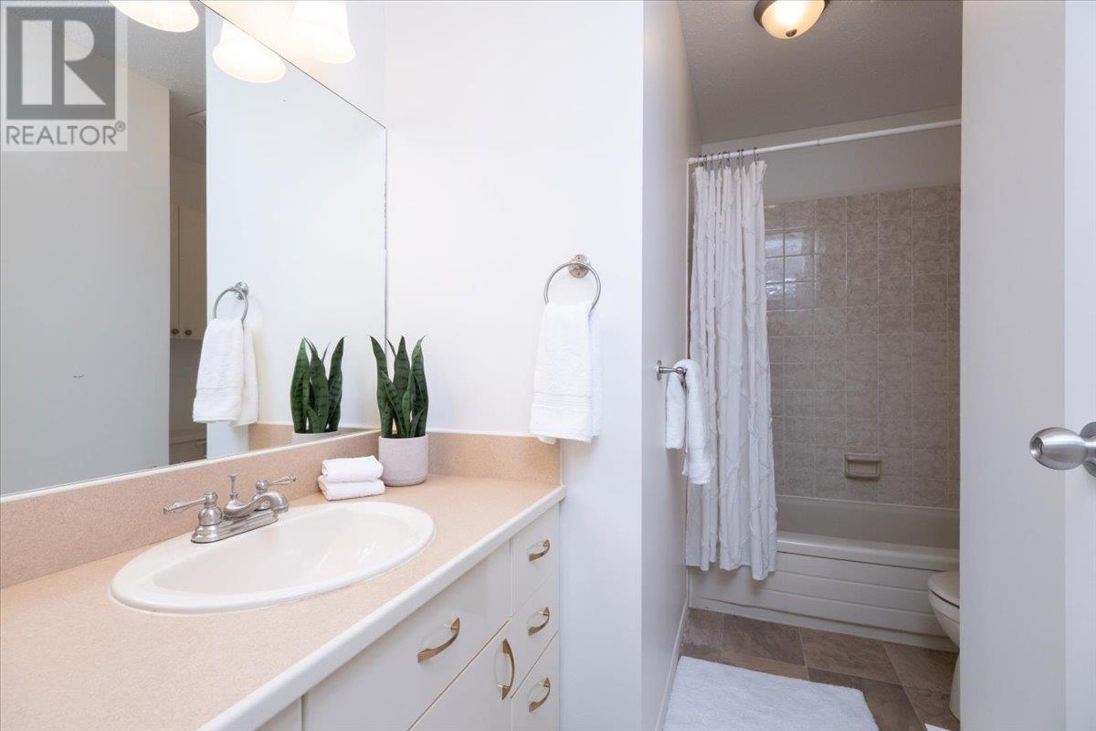 Photo 22 of 6 251 W 14th Street, North Vancouver BC