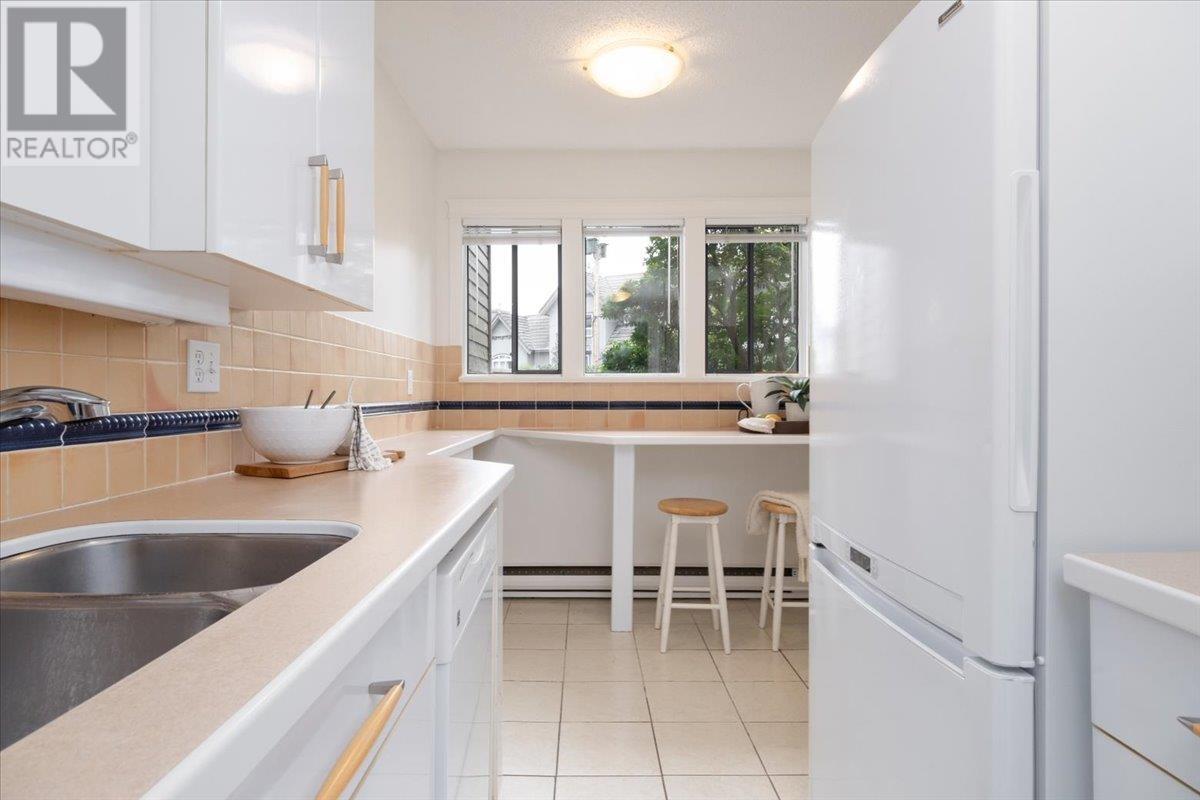 Photo 10 of 6 251 W 14th Street, North Vancouver BC