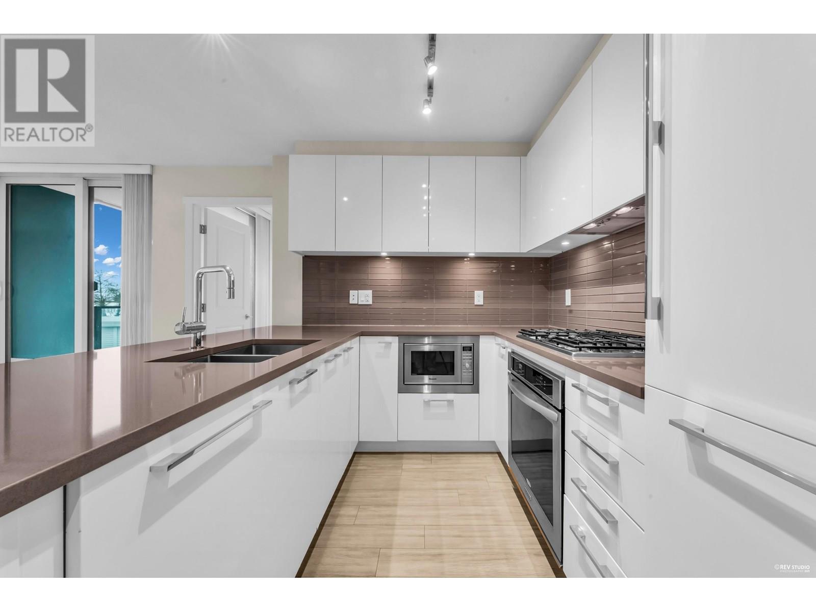 Photo 7 of 302 6658 Dow Avenue, Burnaby BC
