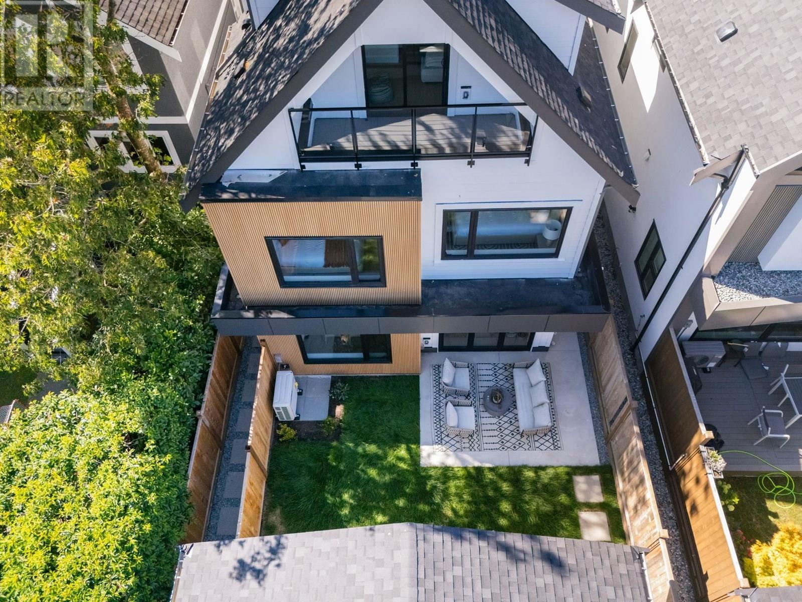 Photo 19 of 2 1079 E 14th Avenue, Vancouver BC