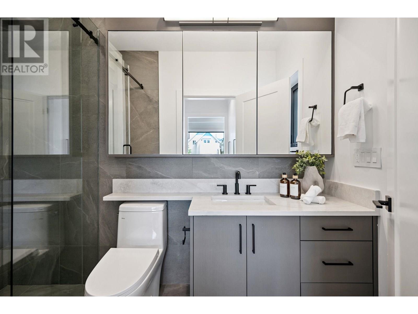 Photo 16 of 2 1079 E 14th Avenue, Vancouver BC
