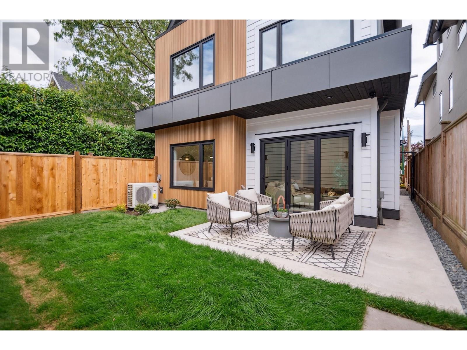 Photo 11 of 2 1079 E 14th Avenue, Vancouver BC