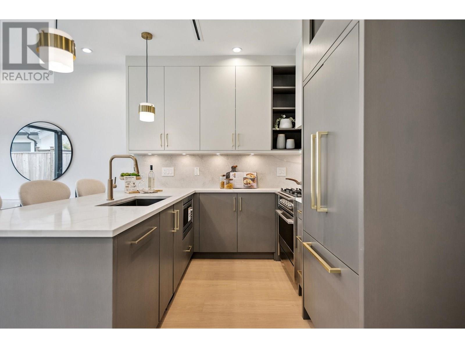 Photo 32 of 2 1079 E 14th Avenue, Vancouver BC