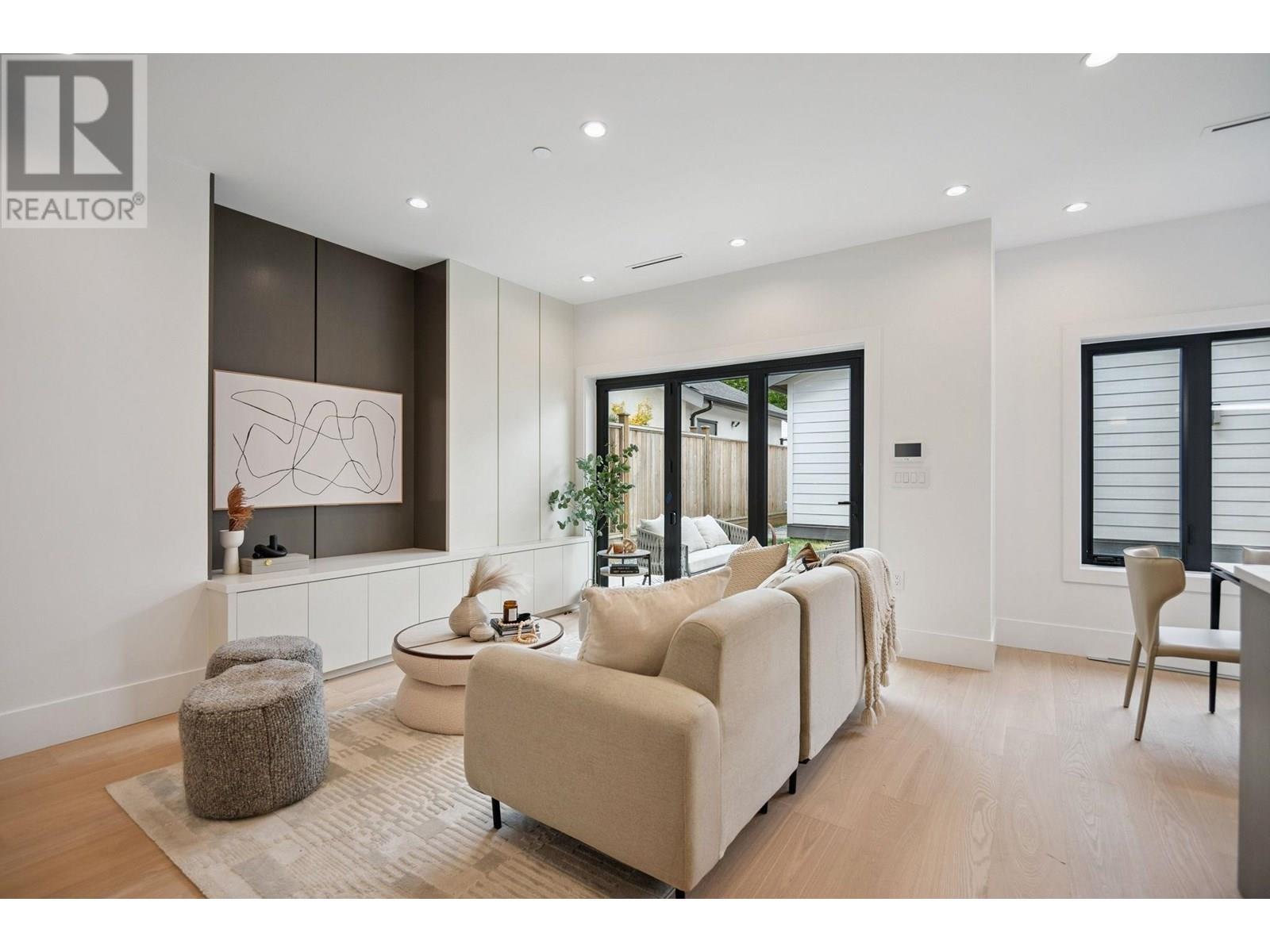 Photo 4 of 2 1079 E 14th Avenue, Vancouver BC