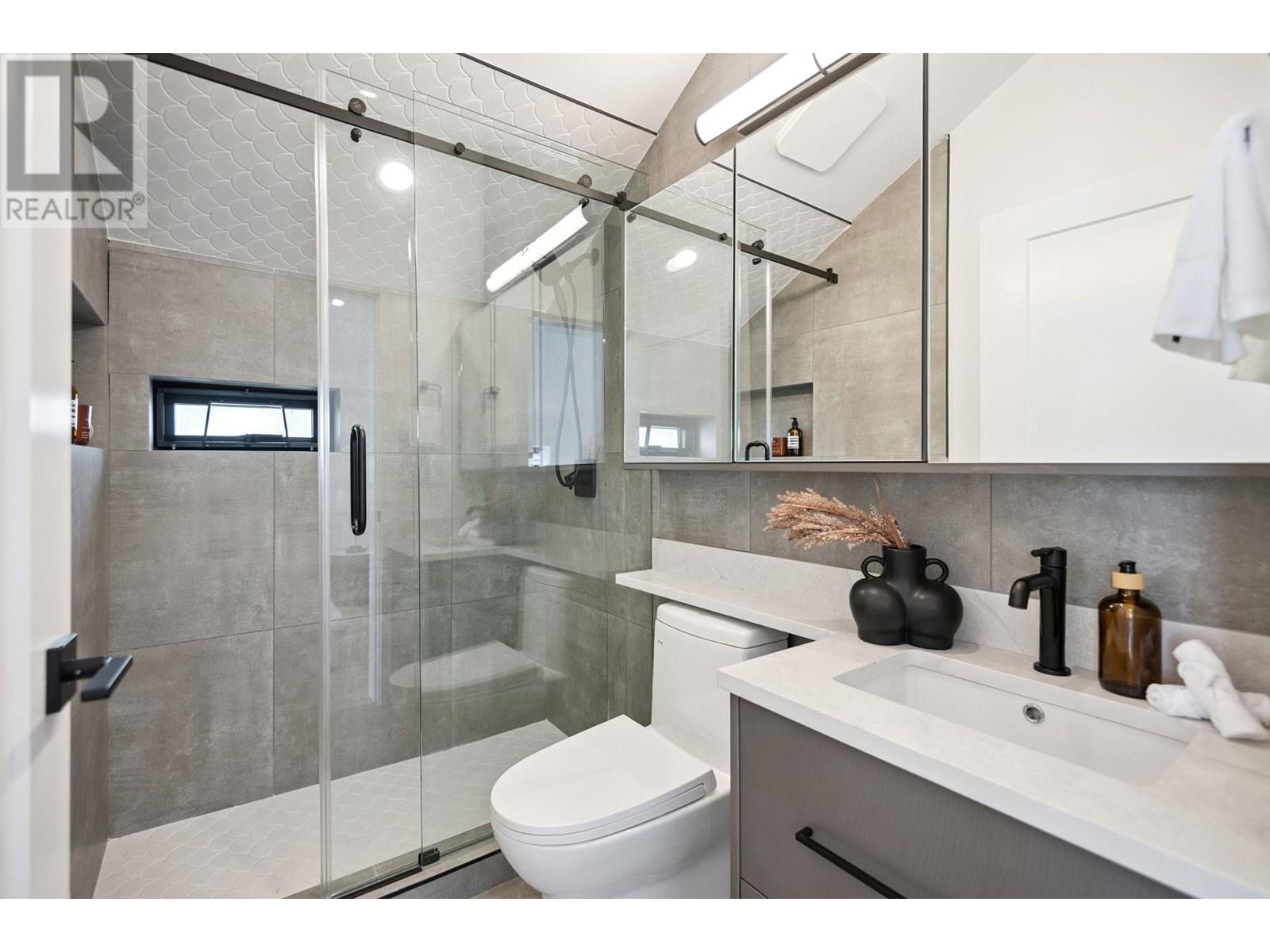 Photo 34 of 2 1079 E 14th Avenue, Vancouver BC
