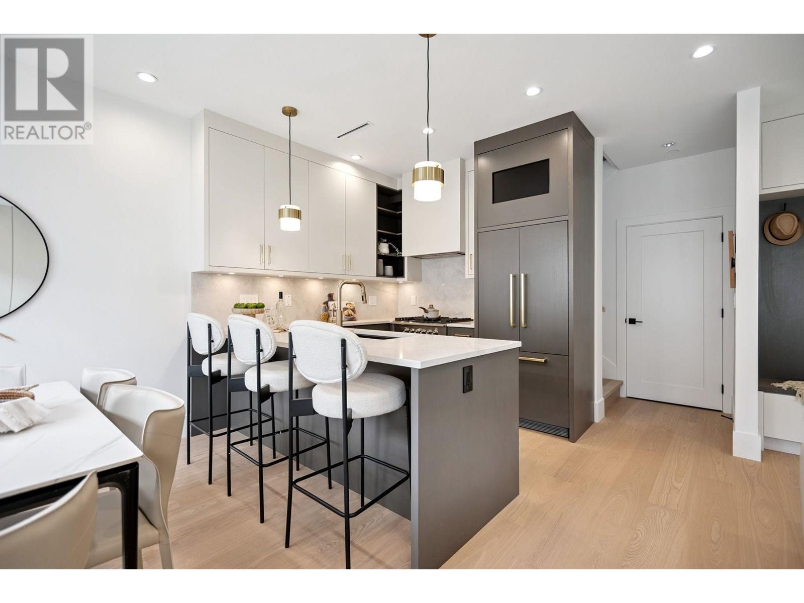 Photo 13 of 2 1079 E 14th Avenue, Vancouver BC