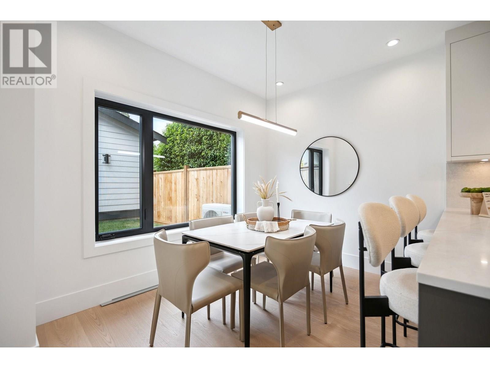 Photo 10 of 2 1079 E 14th Avenue, Vancouver BC