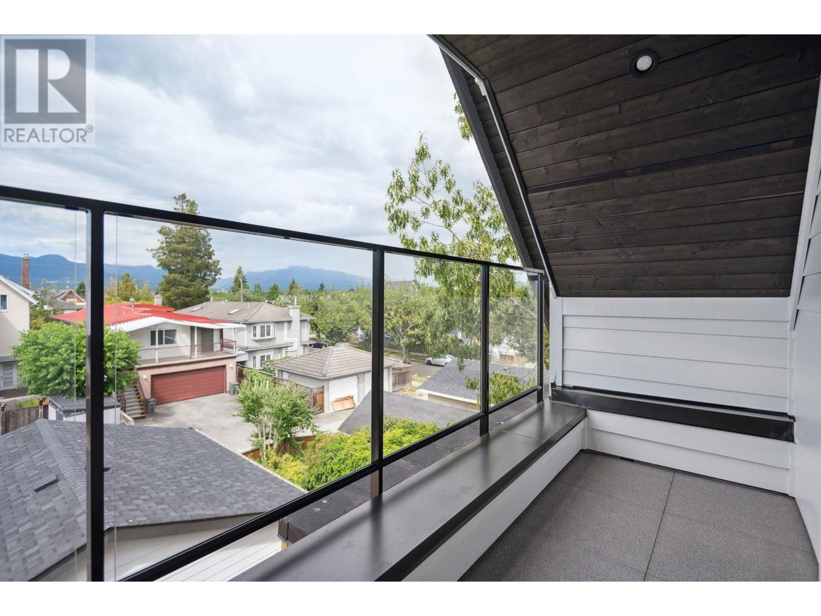 Photo 15 of 2 1079 E 14th Avenue, Vancouver BC