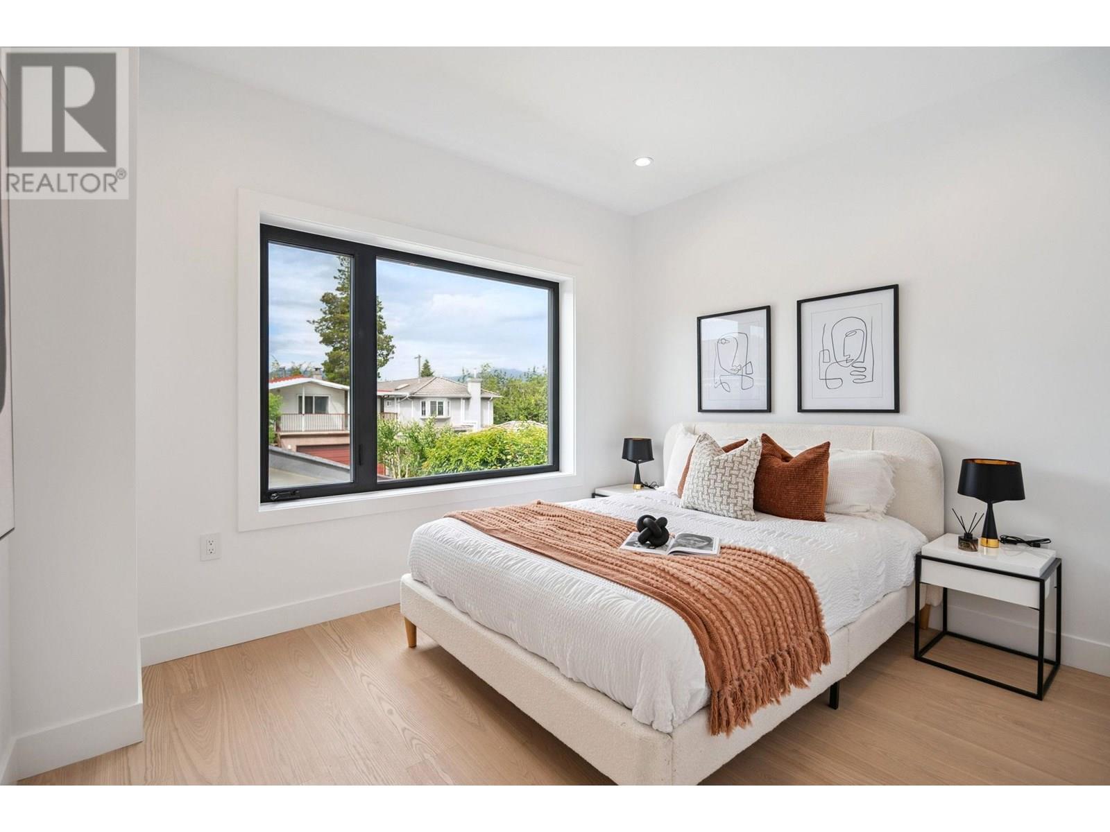 Photo 35 of 2 1079 E 14th Avenue, Vancouver BC