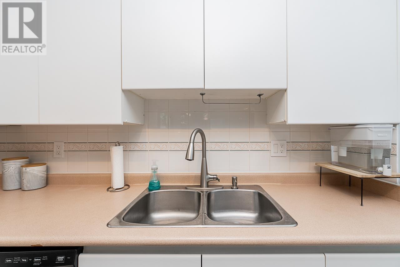 Photo 13 of 25 7345 Sandborne Avenue, Burnaby BC