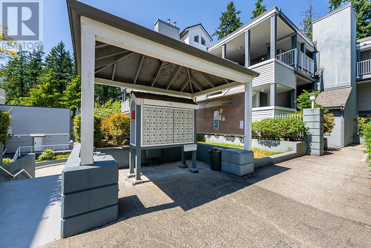 Photo 5 of 25 7345 Sandborne Avenue, Burnaby BC