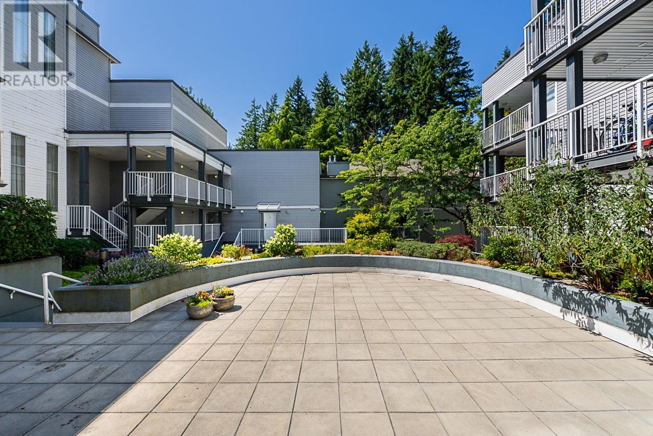 Photo 28 of 25 7345 Sandborne Avenue, Burnaby BC