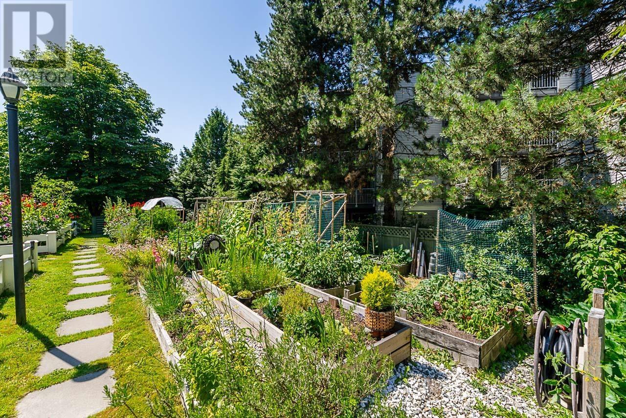 Photo 20 of 25 7345 Sandborne Avenue, Burnaby BC