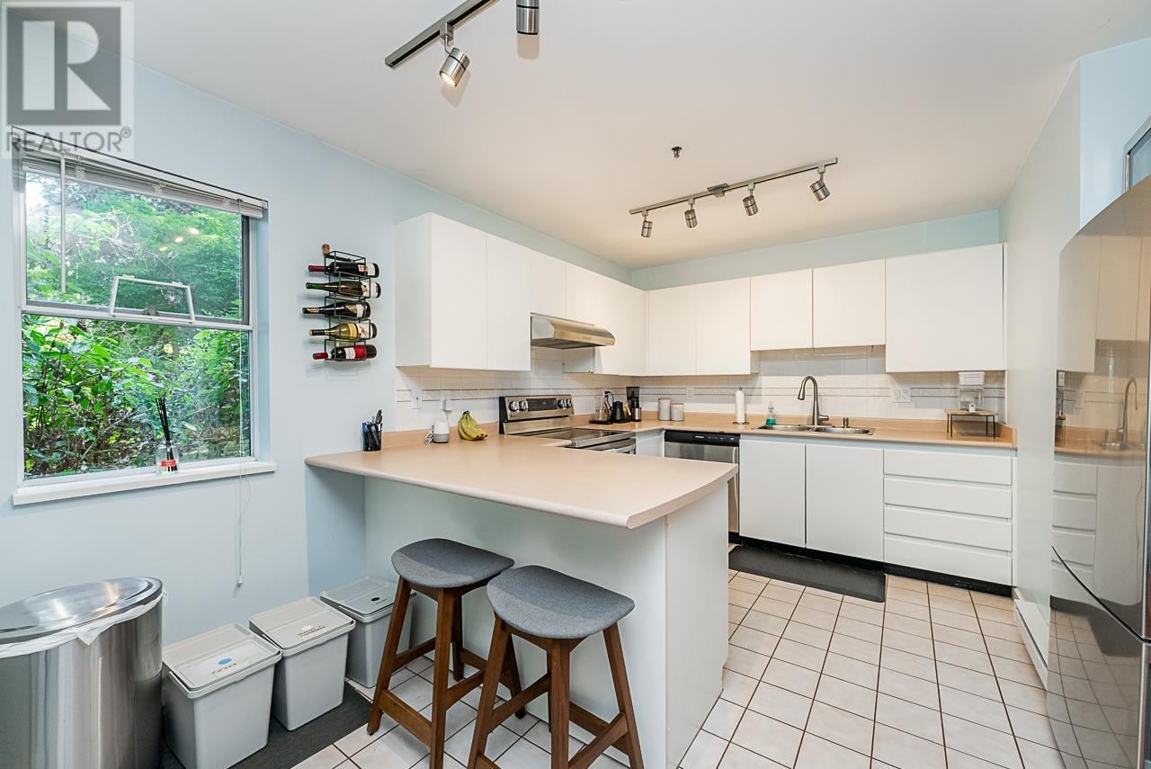 Photo 9 of 25 7345 Sandborne Avenue, Burnaby BC