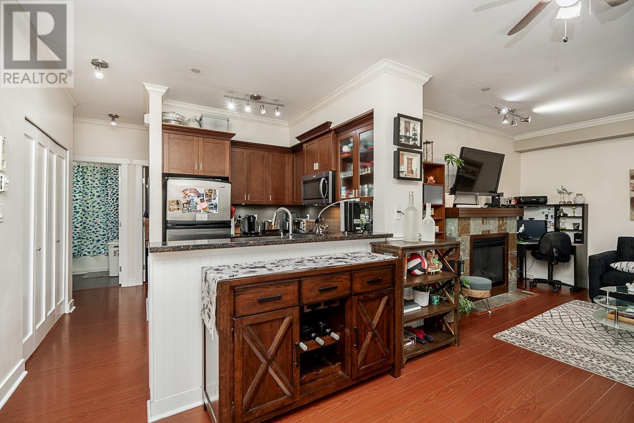 Photo 12 of 37 7388 Macpherson Avenue, Burnaby BC