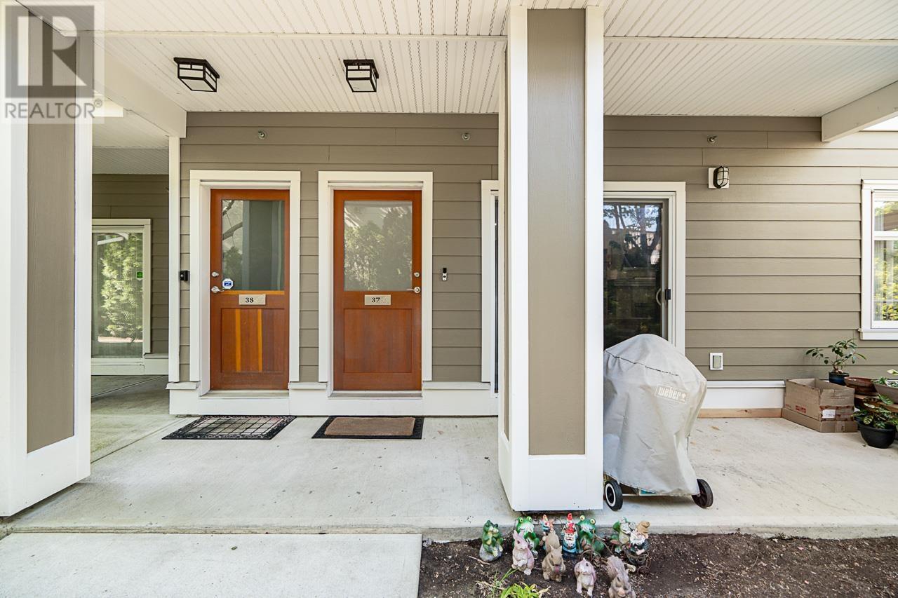 Photo 4 of 37 7388 Macpherson Avenue, Burnaby BC