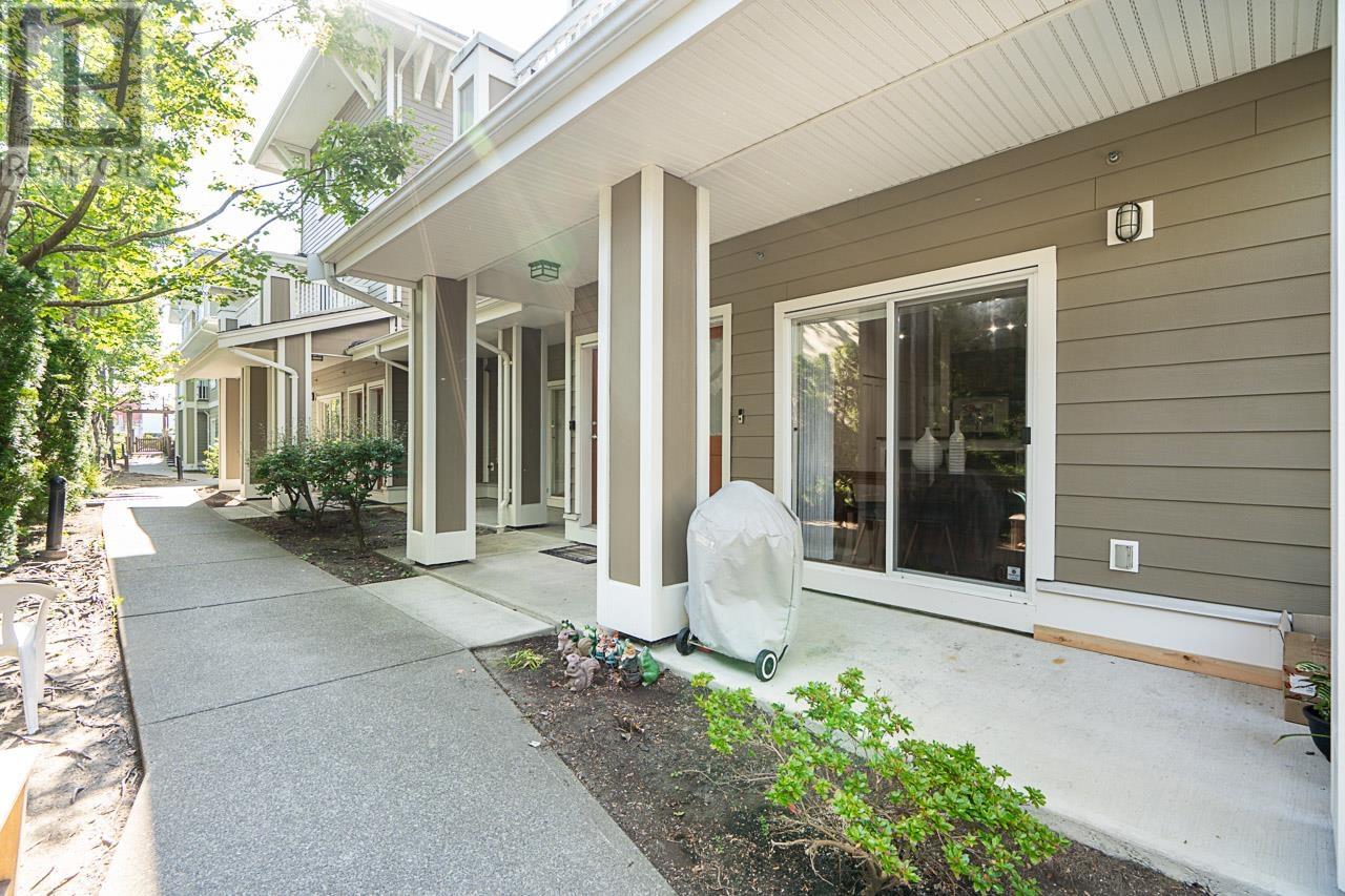 Photo 3 of 37 7388 Macpherson Avenue, Burnaby BC