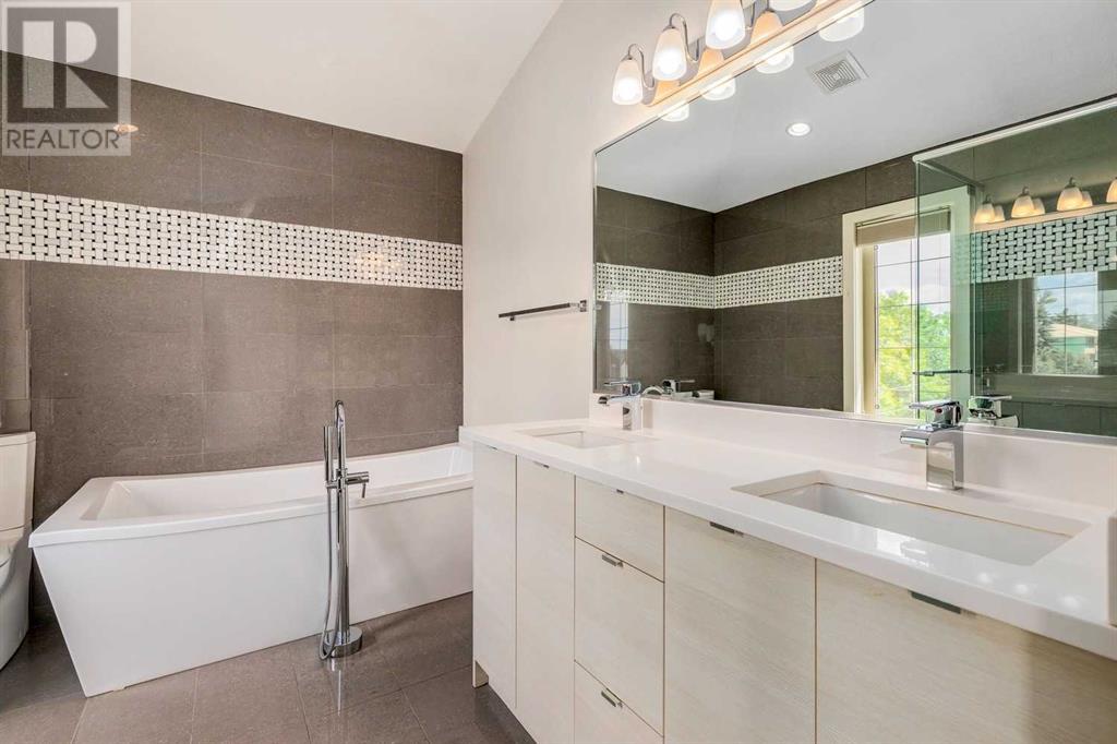 Single Family House for Sale in   Avenue SW Killarney/Glengarry Calgary 