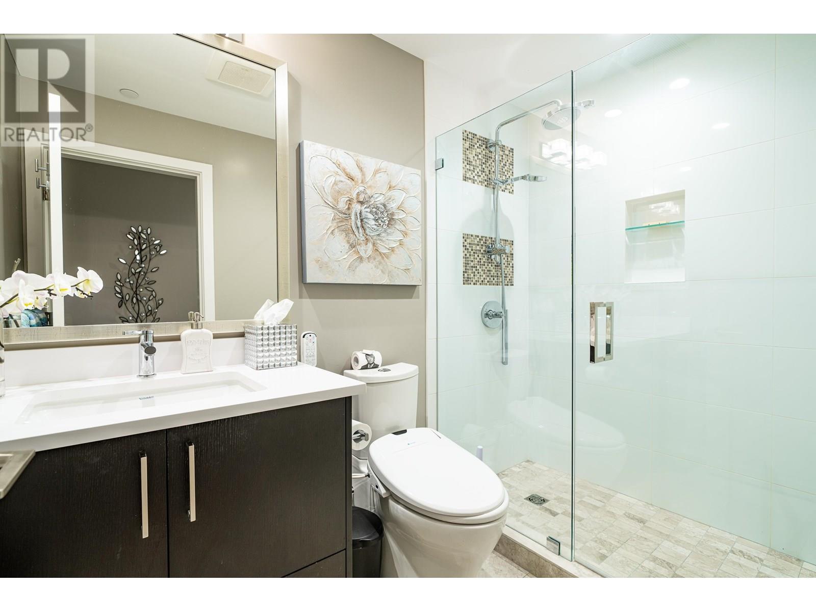 2302 125 E 14TH STREET, North Vancouver