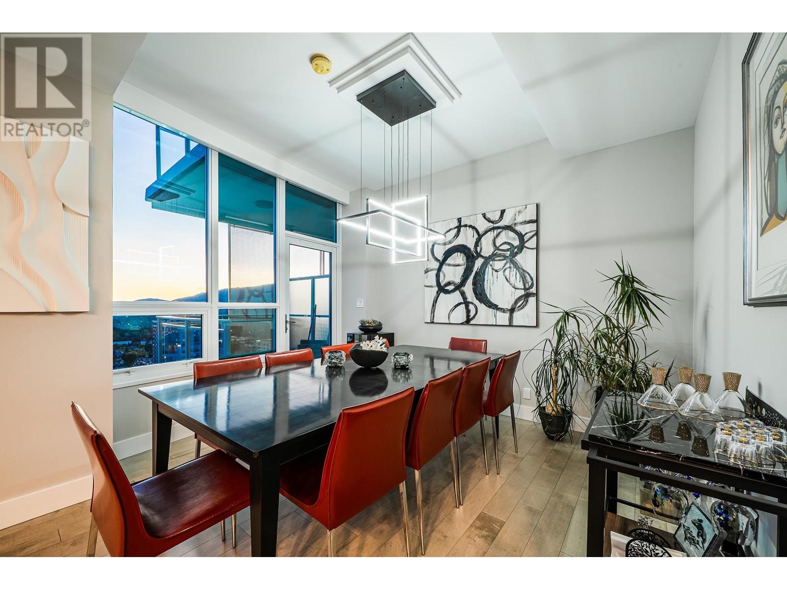 2302 125 E 14TH STREET, North Vancouver