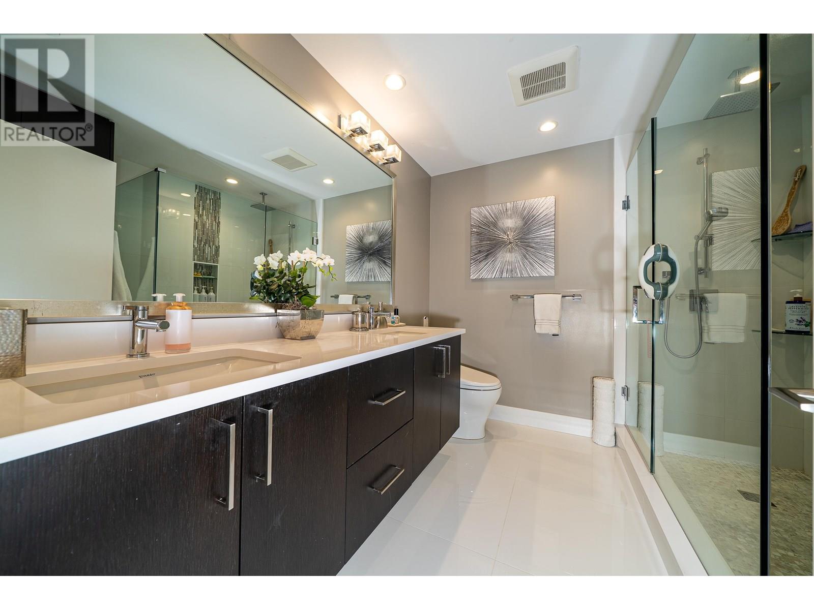 2302 125 E 14TH STREET, North Vancouver
