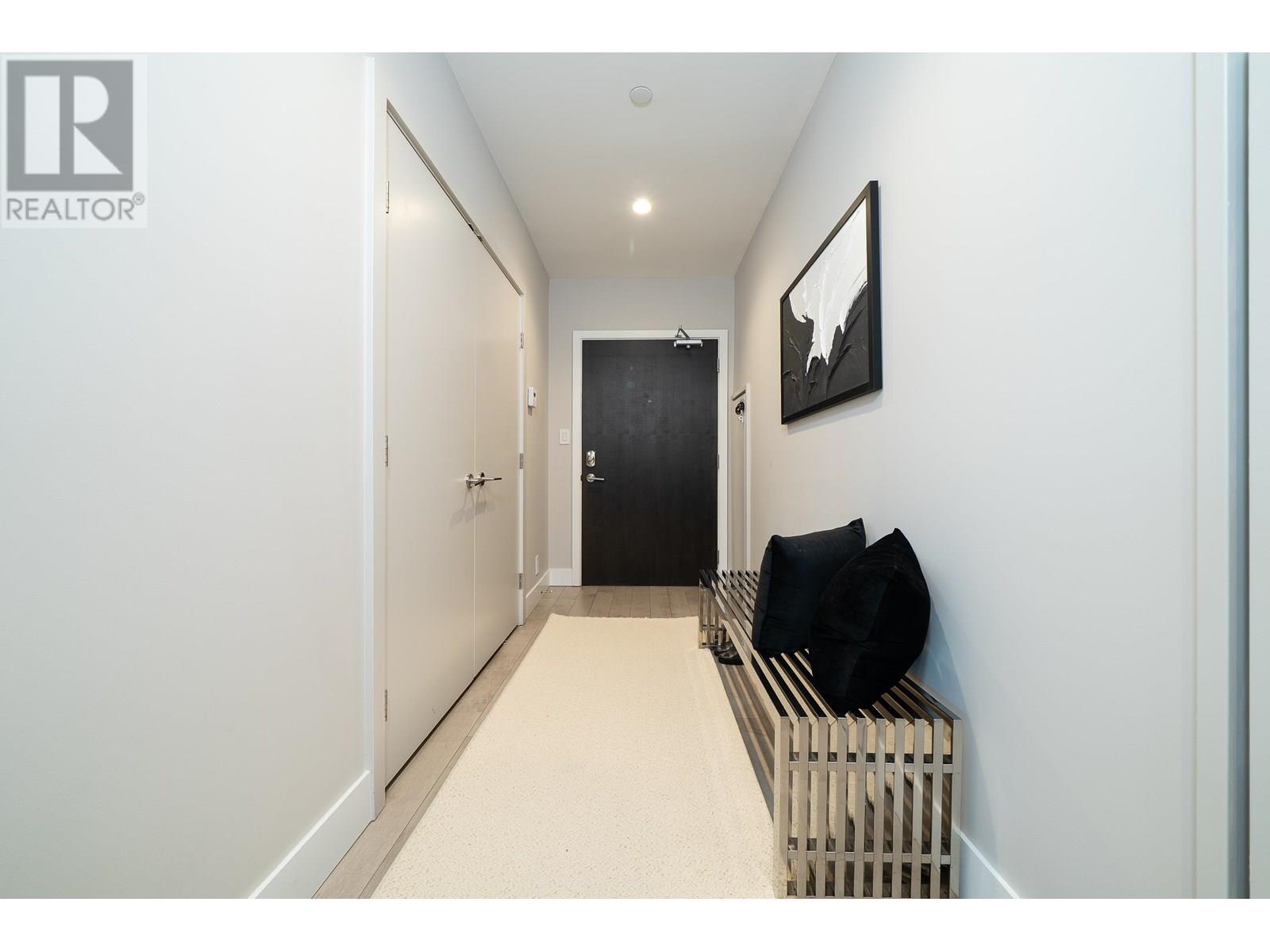 2302 125 E 14TH STREET, North Vancouver
