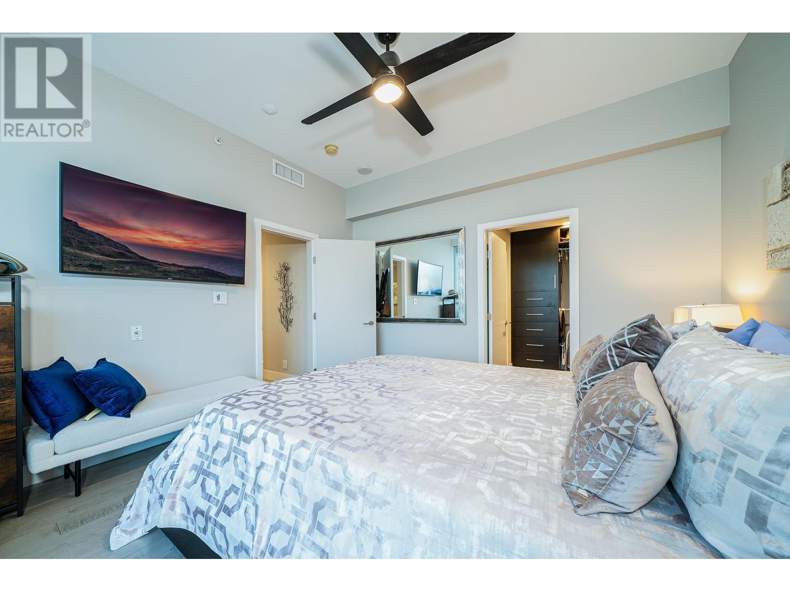 2302 125 E 14TH STREET, North Vancouver
