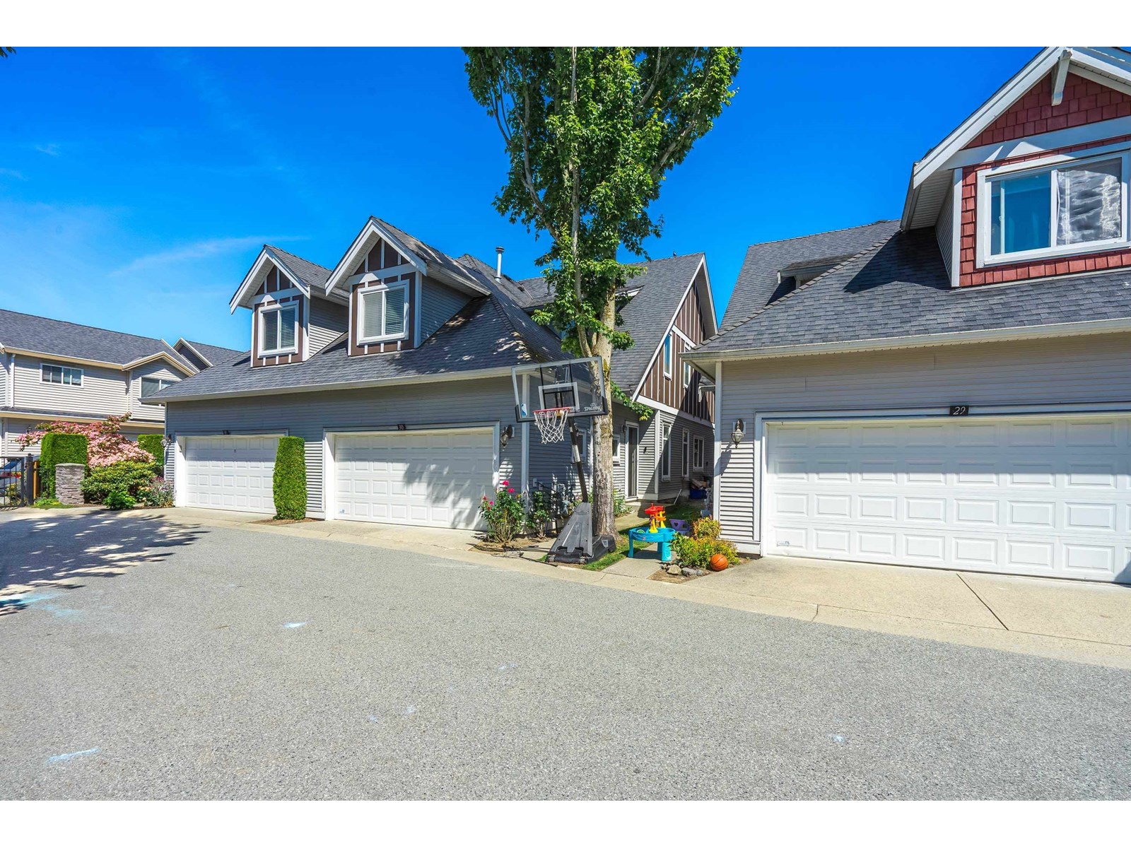 Photo 12 of 30 19977 71 Avenue, Langley BC