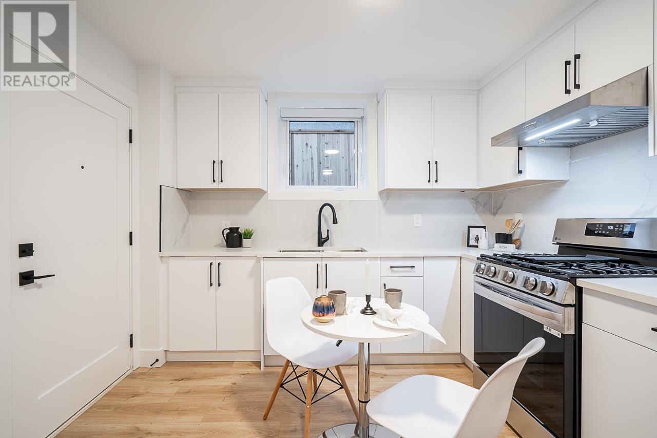 Photo 3 of 2331 E 49th Avenue, Vancouver BC
