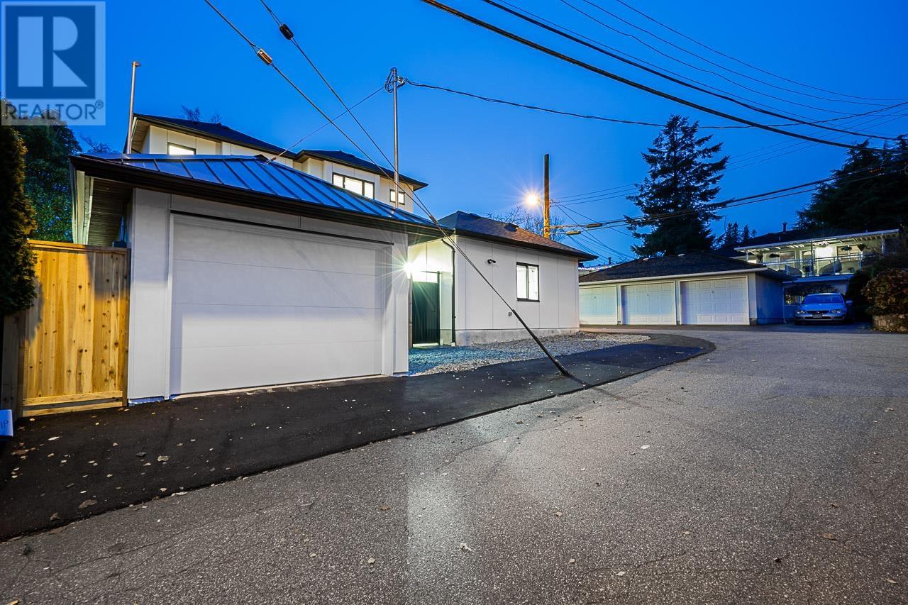 Photo 15 of 2331 E 49th Avenue, Vancouver BC