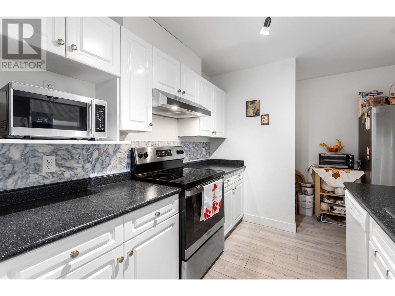 Photo 11 of 7 7901 13 Th Avenue, Burnaby BC