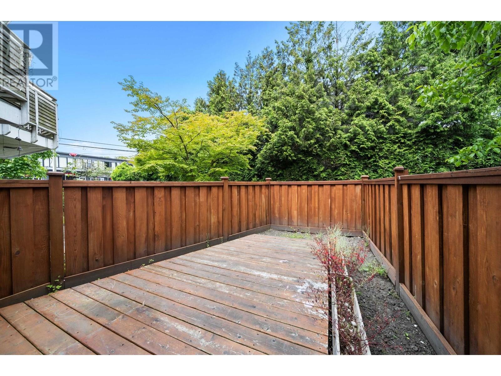 Photo 5 of 7 7901 13 Th Avenue, Burnaby BC