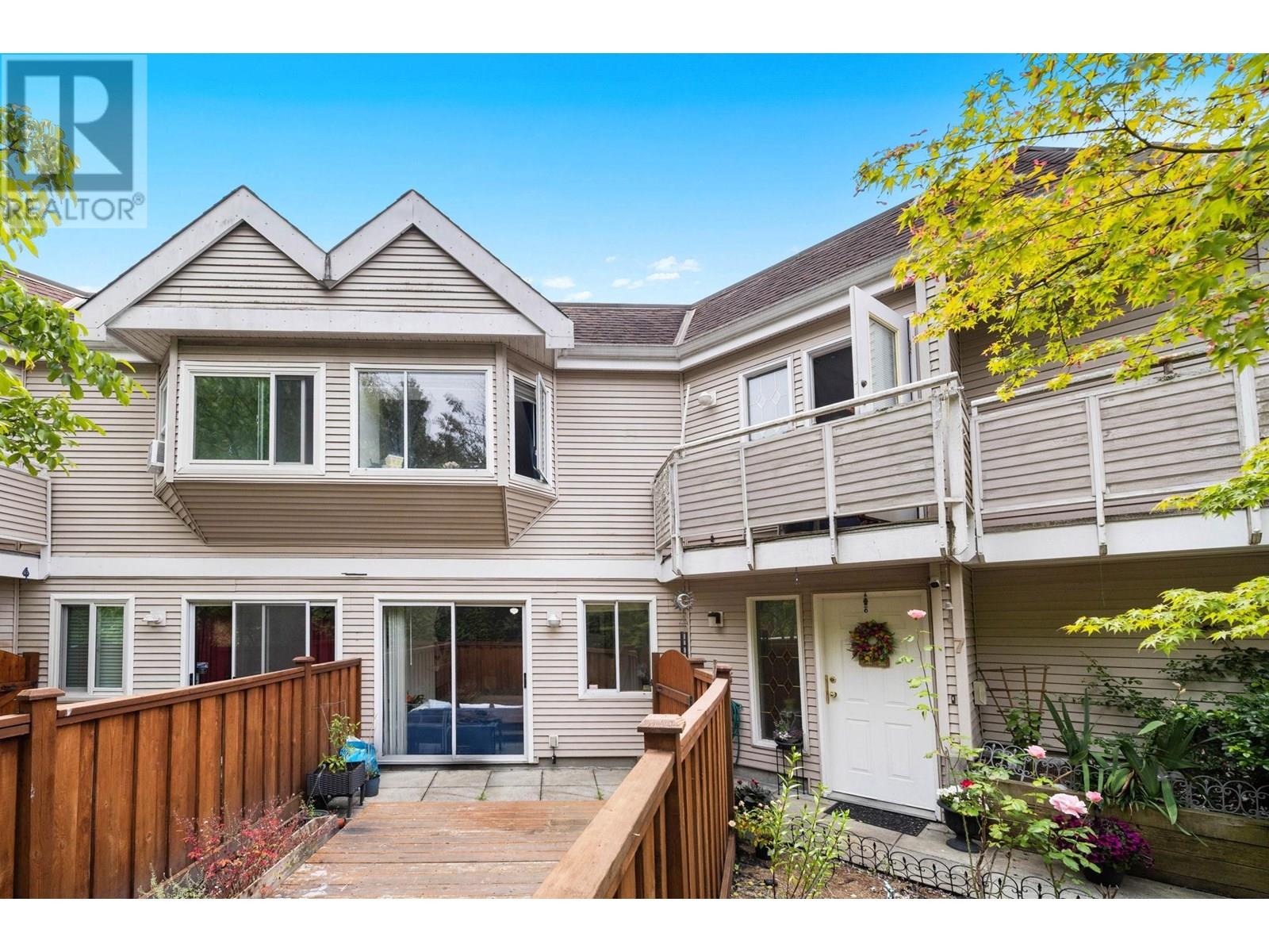 Photo 4 of 7 7901 13 Th Avenue, Burnaby BC