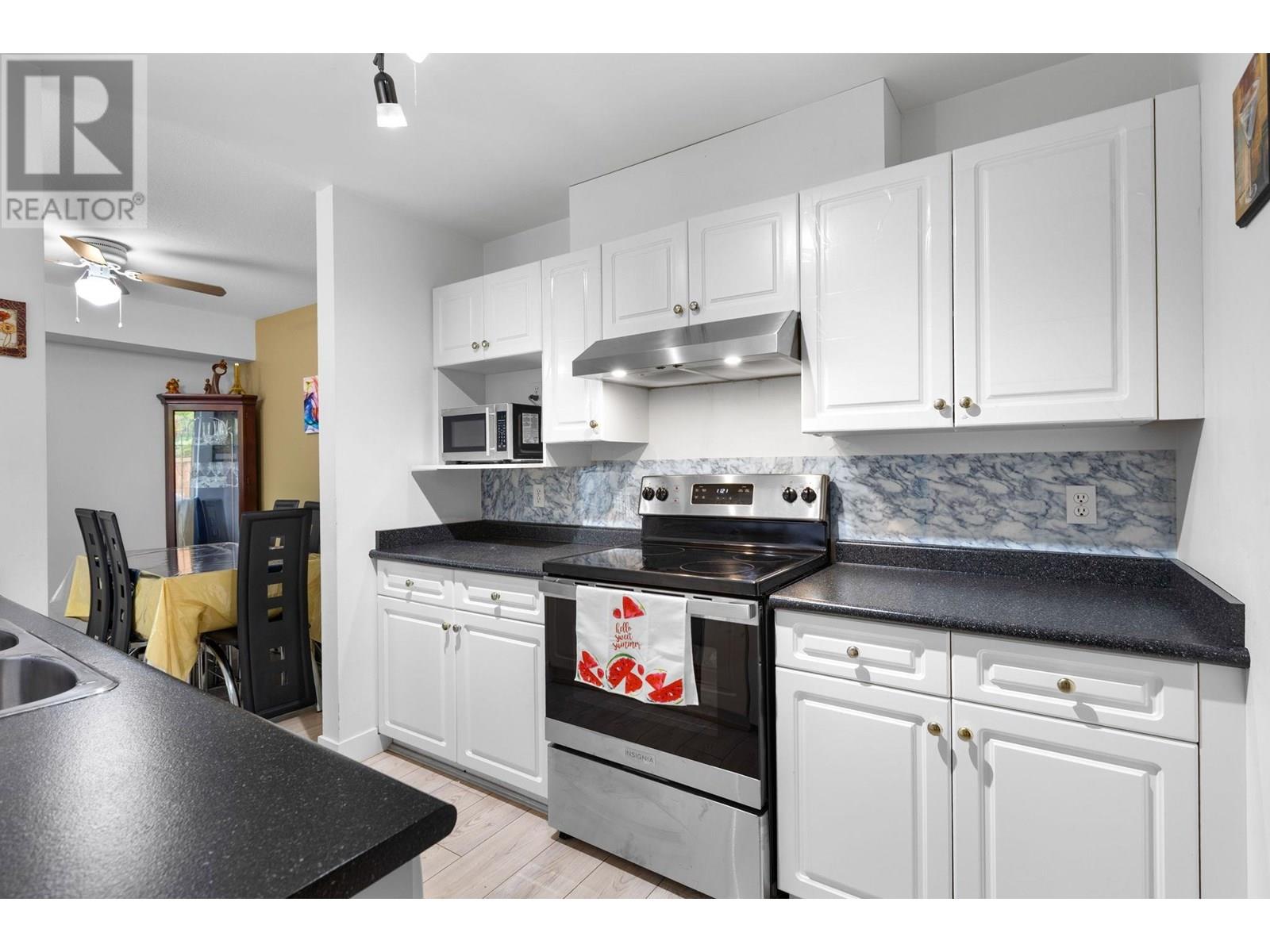 Photo 12 of 7 7901 13 Th Avenue, Burnaby BC