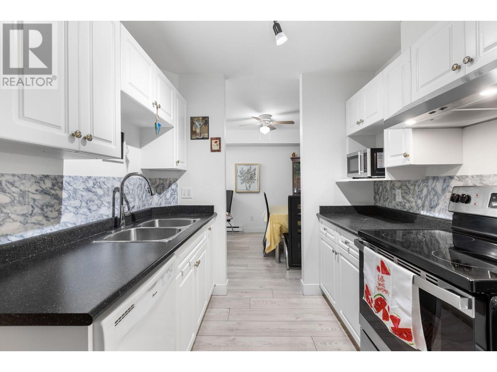 Photo 13 of 7 7901 13 Th Avenue, Burnaby BC