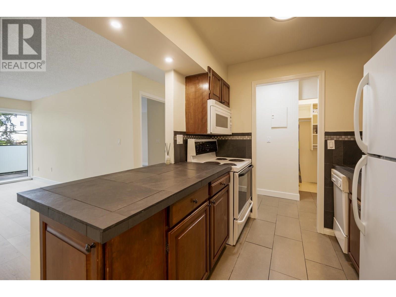 Photo 25 of 302 1066 E 8th Avenue, Vancouver BC