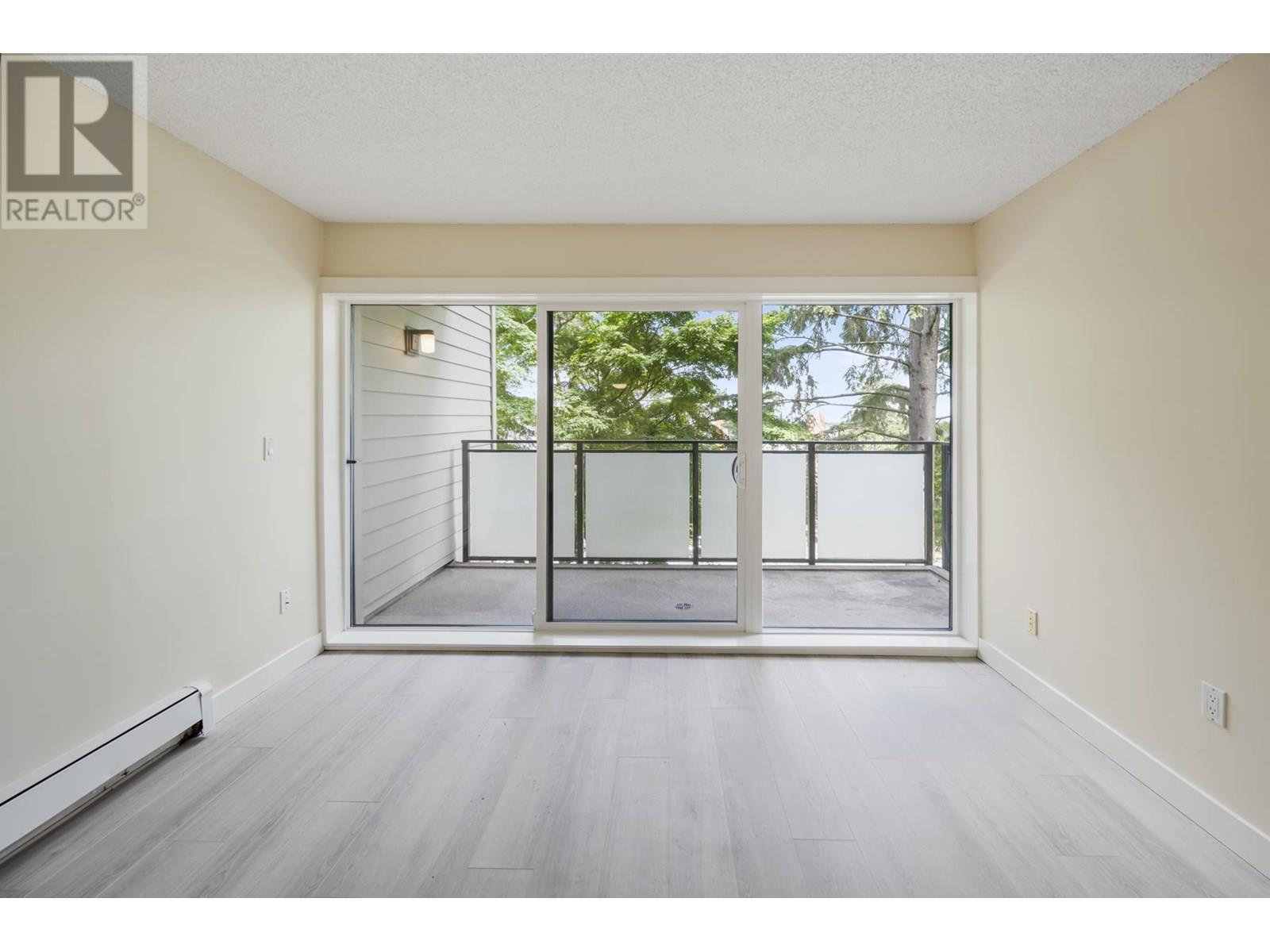 Photo 14 of 302 1066 E 8th Avenue, Vancouver BC
