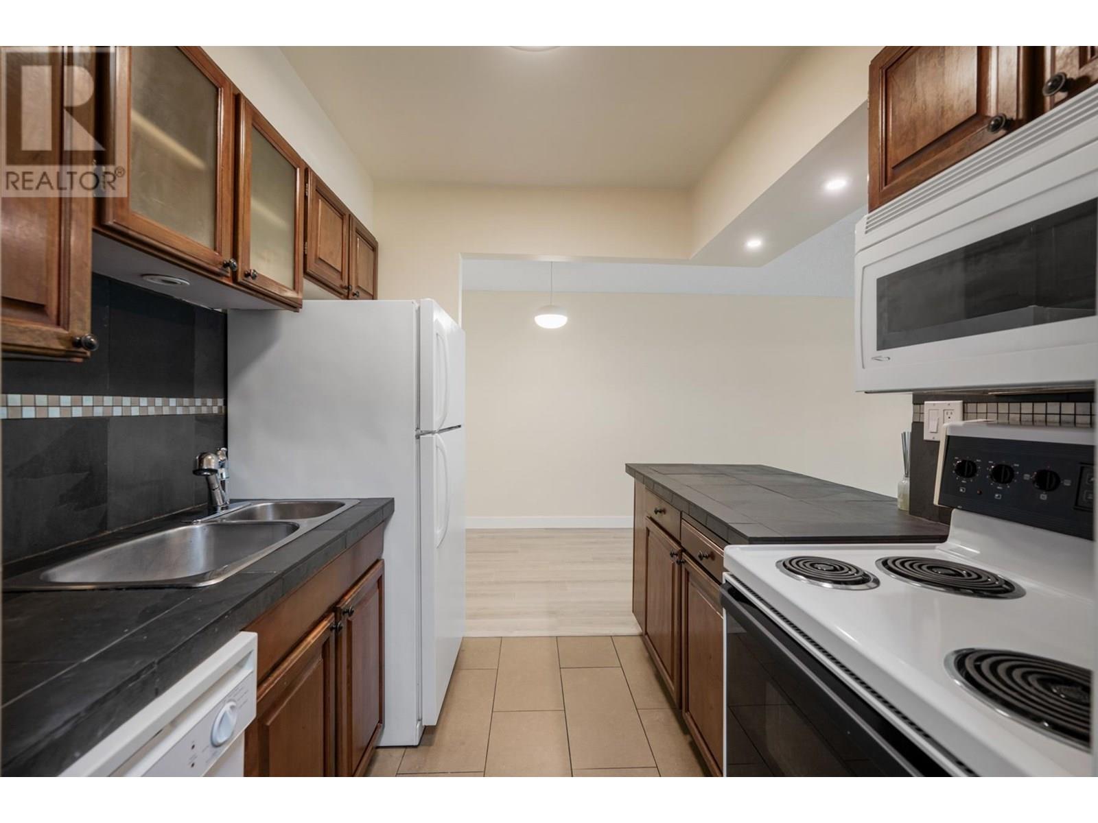 Photo 9 of 302 1066 E 8th Avenue, Vancouver BC