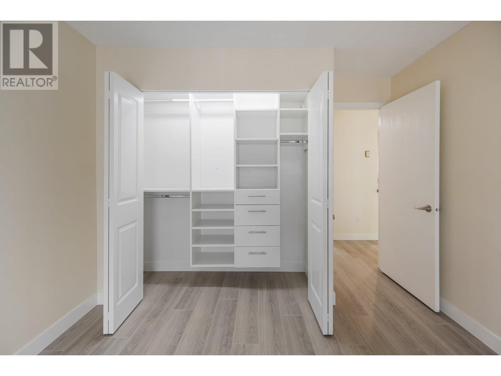 Photo 7 of 302 1066 E 8th Avenue, Vancouver BC
