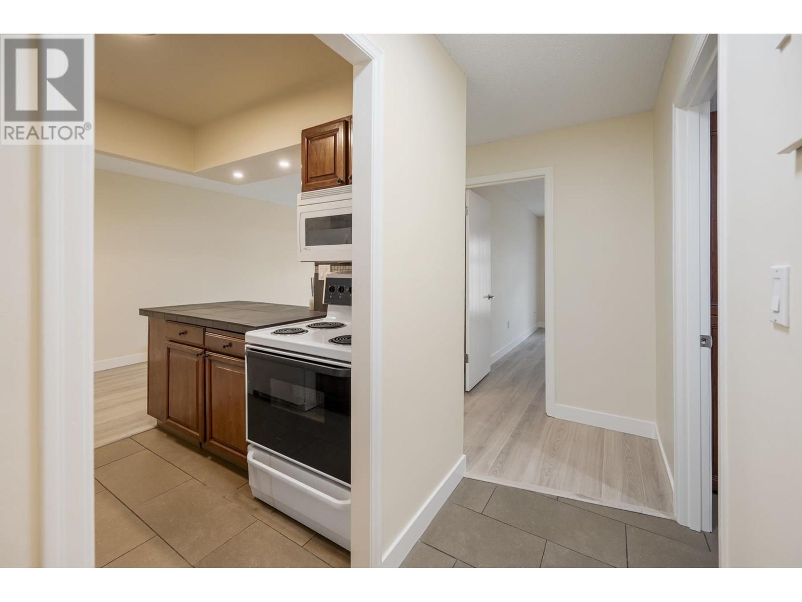 Photo 5 of 302 1066 E 8th Avenue, Vancouver BC