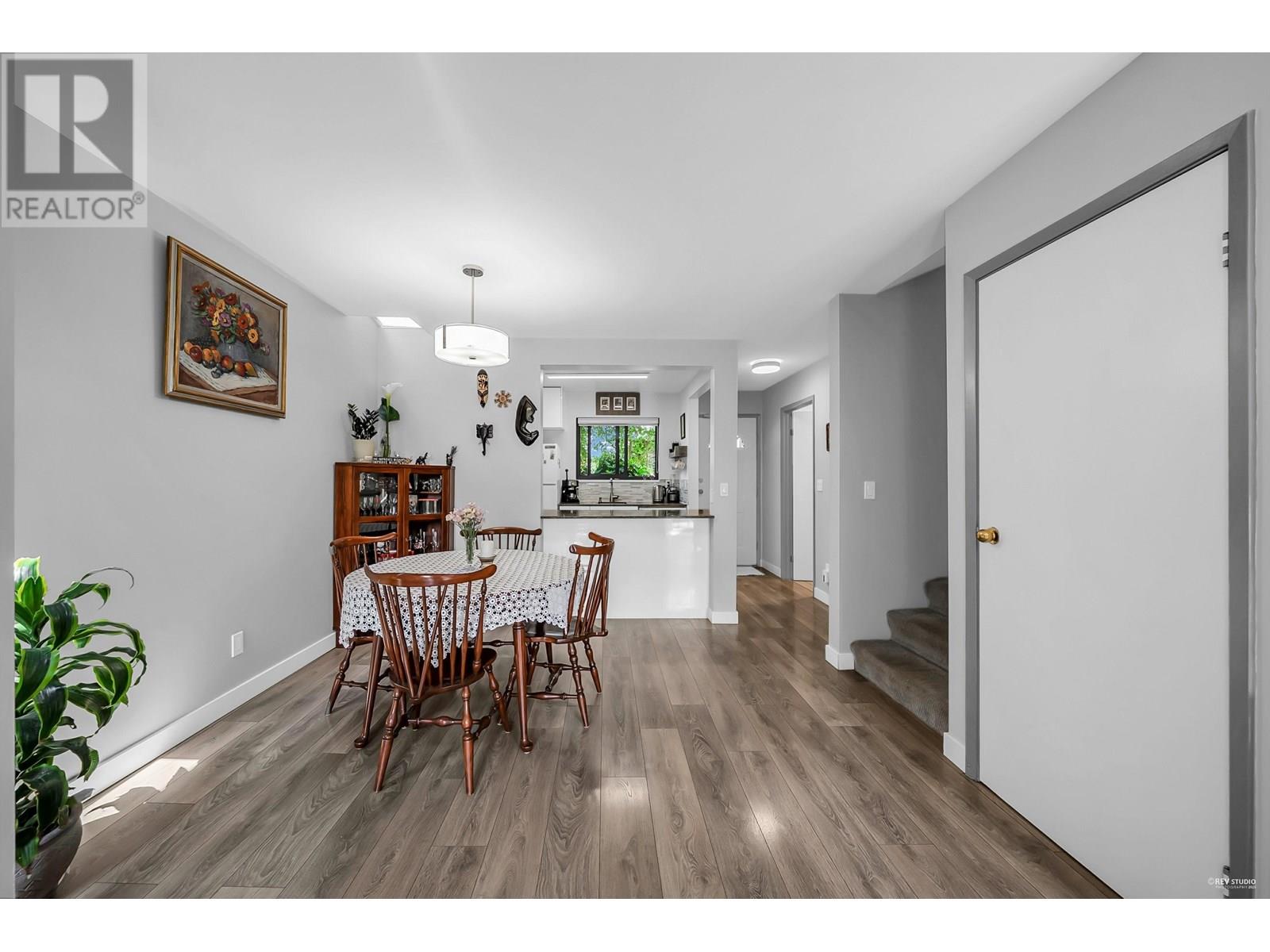 Photo 7 of 16 225 W 14th Street, North Vancouver BC
