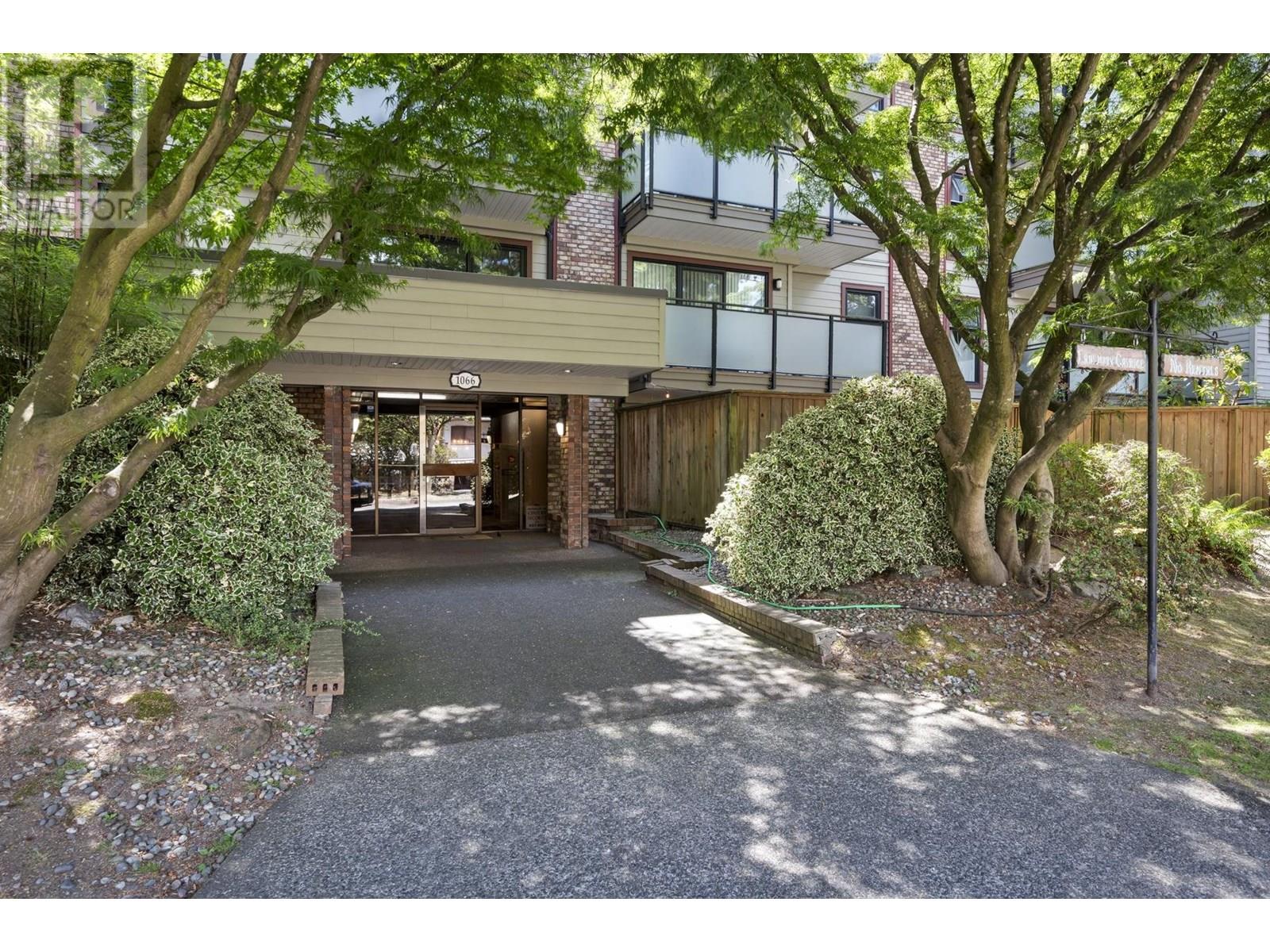Photo 10 of 302 1066 E 8th Avenue, Vancouver BC
